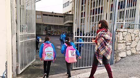 نتنياهو يصادق على خطة للعودة التدريجية للدراسة الحضورية بنظام "الكبسولات" بدءًا من الأحد